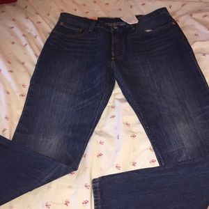 Bnwt Levi’s 501 jeans.  Medium wash blue.